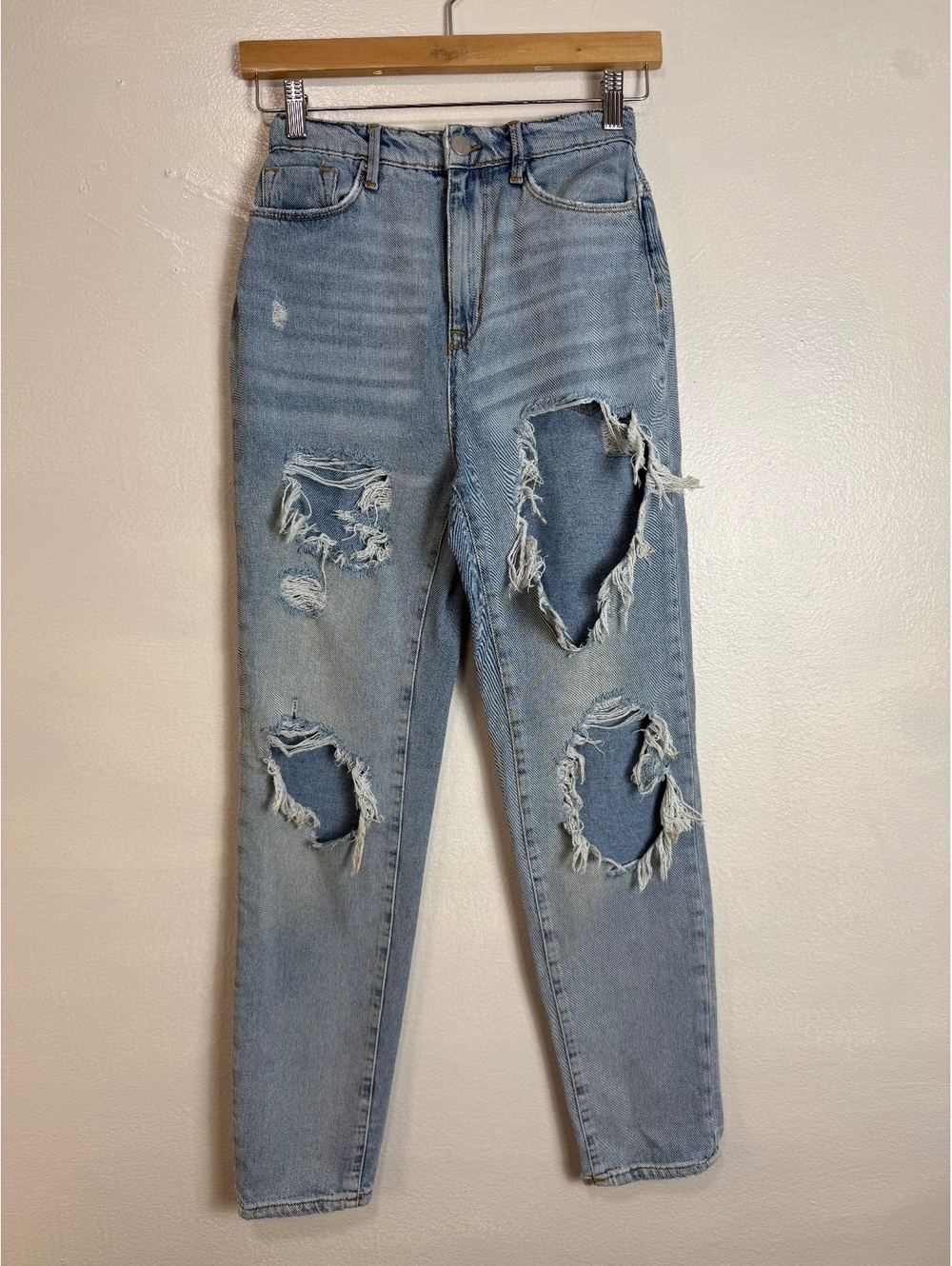 BDG Mom High Rise Distressed Light Wash Denim Jeans Size 25